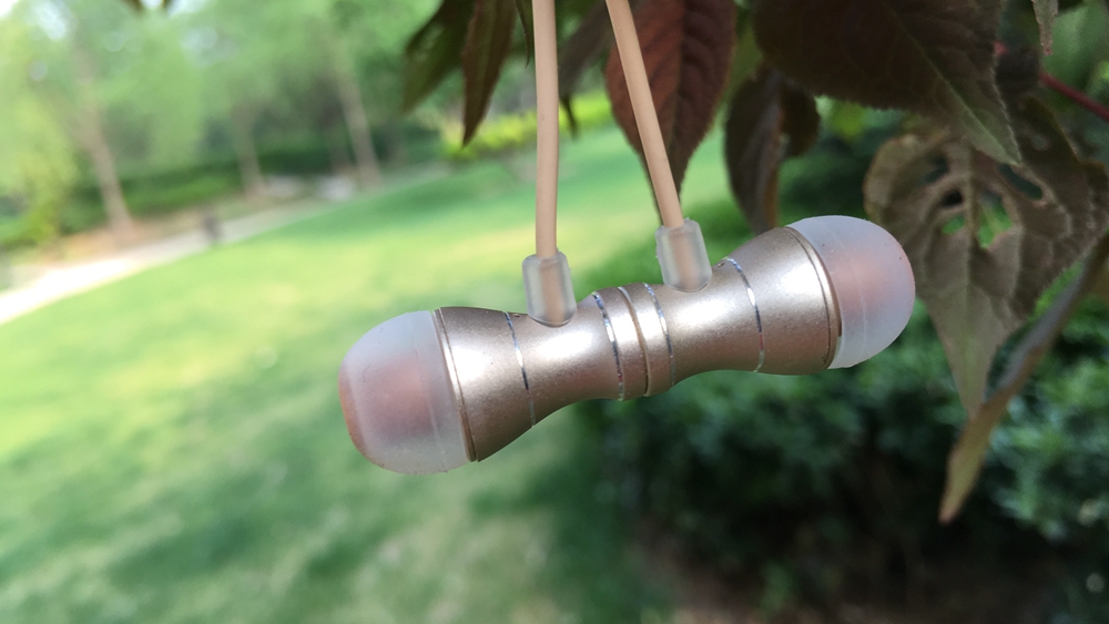 没有低音效果的耳机,能发出低音炮感觉的耳机