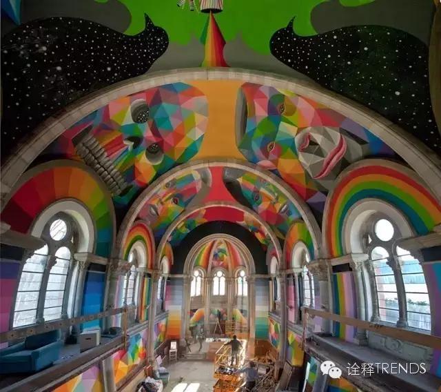 上帝涂鸦：他将废弃教堂变成了彩虹天堂