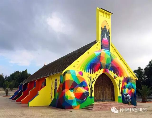 上帝涂鸦：他将废弃教堂变成了彩虹天堂
