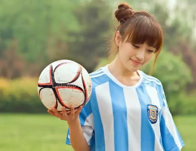 足球毕业季视频,毕业季不说再见歌曲