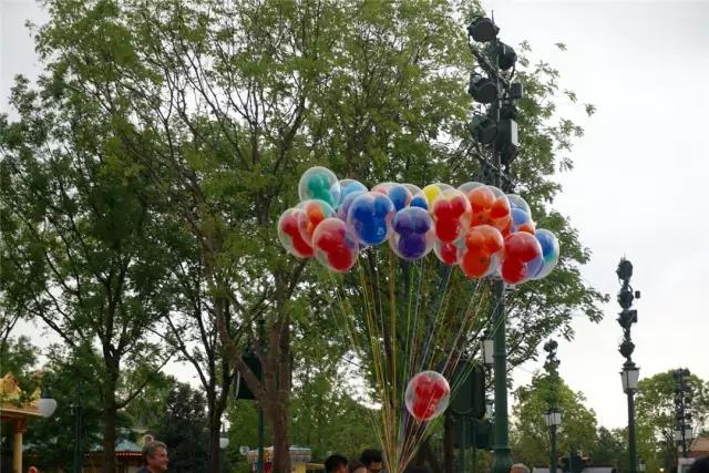 上海迪士尼官方导览第一天，我们收获了如下游园技巧