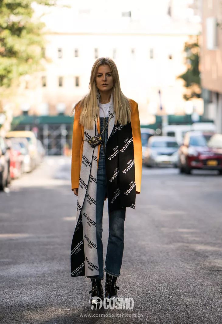 时髦办｜还不知道它？你和时髦之间只差一条印字围巾的距离