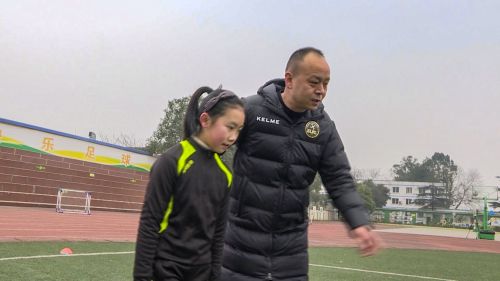 谁说只有巴西足球是从娃娃玩起！双流的这帮足球娃娃，也许就是中国足球的未来！