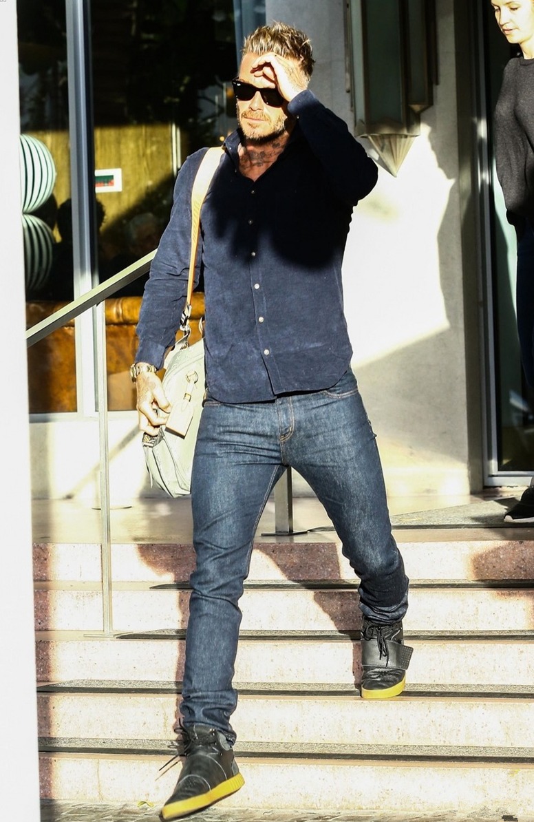 小贝悄悄憋了5年的足球队成立了！送祝福的豁牙小七笑开了花