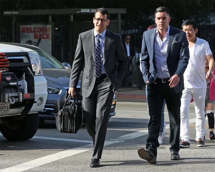 35岁的《欢乐合唱团》男星上吊自杀，是谁逼死了他？