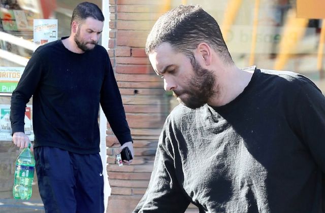 35岁的《欢乐合唱团》男星上吊自杀，是谁逼死了他？