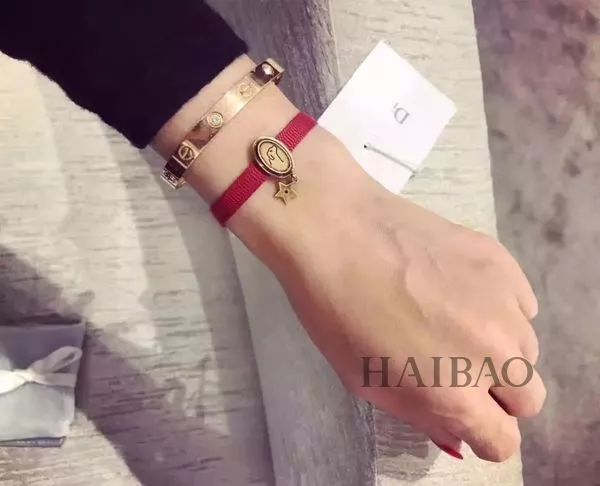 毕竟爱狗｜哈哈哈哈哈哈……听说你们要买狗年单品？我就真的不拦了！