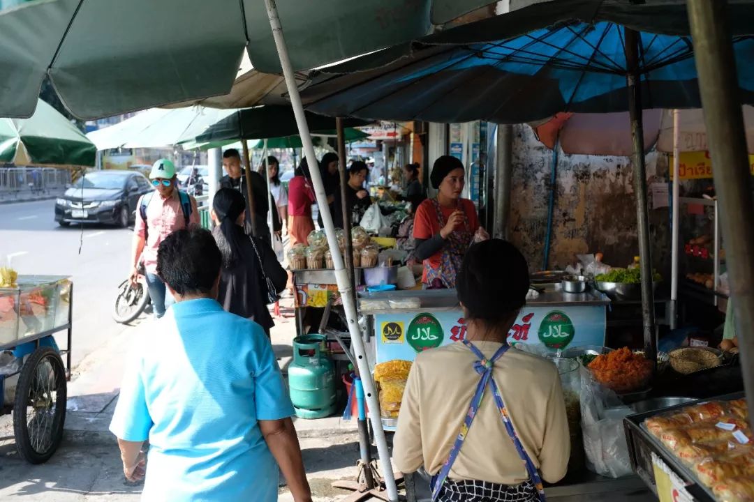 曼谷路边摊有什么好吃的,曼谷路边摊的泰式烤肉