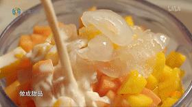 这部汁液四溅的作品勾起了所有人的欲望