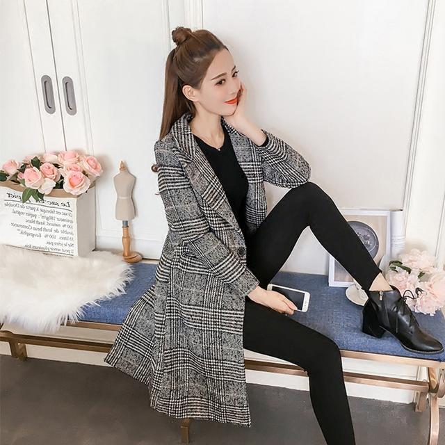 连帽短款羊角扣大衣怎么搭配,连帽呢子大衣的个性时尚搭配