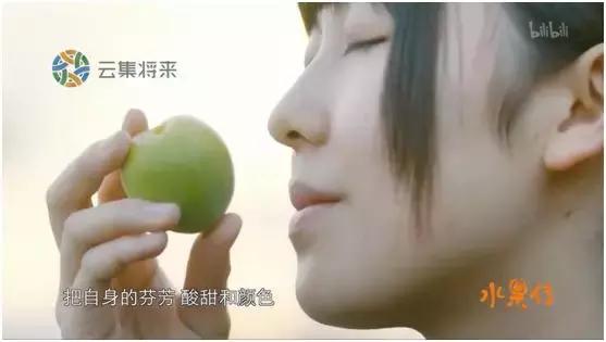 这部汁液四溅的作品勾起了所有人的欲望