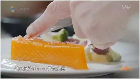 这部汁液四溅的作品勾起了所有人的欲望