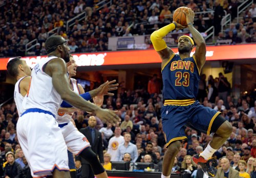 踢足球和打篮球哪个消耗多,踢足球和打篮球哪个耗费的体力大