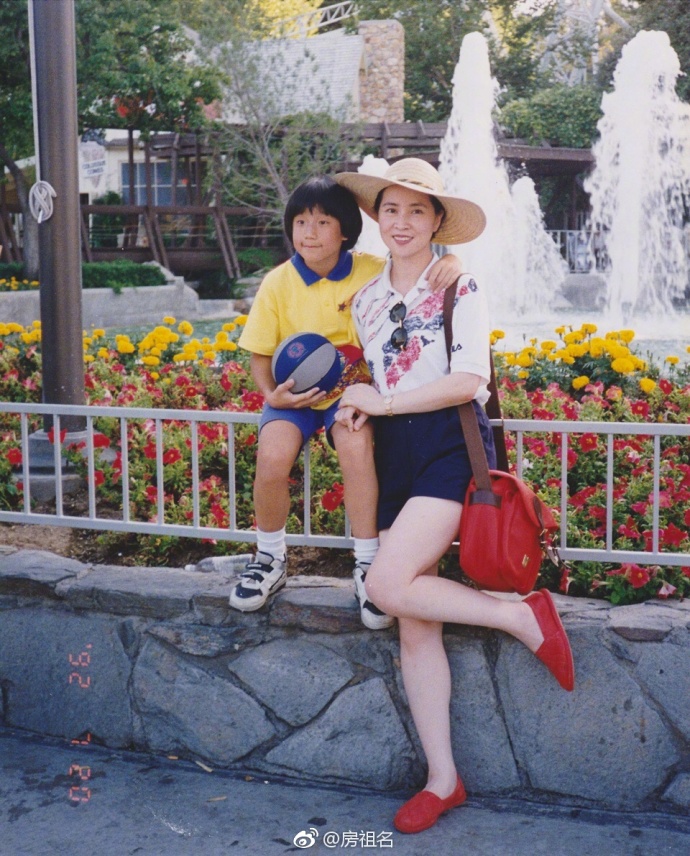 房祖名导演作品杀青,房祖名晒小时候旧照庆祝电影杀青