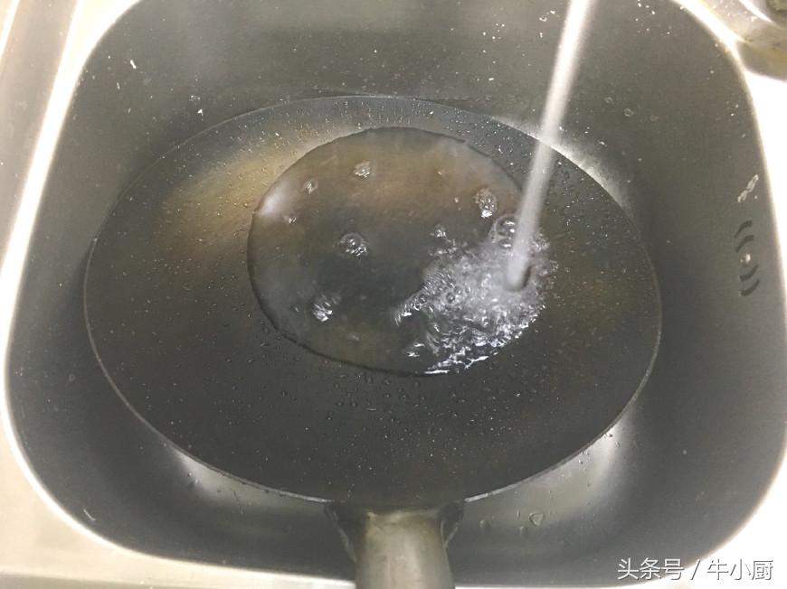 三分钟让普通铁锅变成不粘锅,教你一招铁锅也变成不粘锅