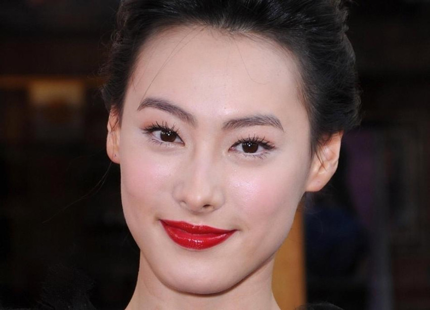 香港歌手甄妮最近照片,香港明星甄妮个人信息