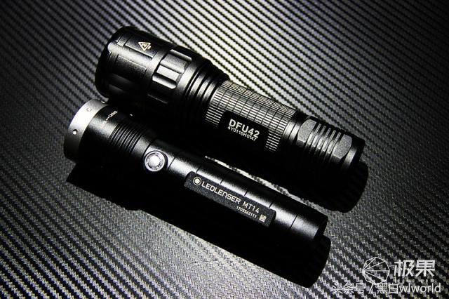 巴掌大的强光手电小钢炮,强光家用手电筒远射超亮