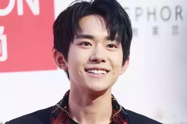 易烊千玺为什么颜值变化这么大,易烊千玺近年来的颜值变化