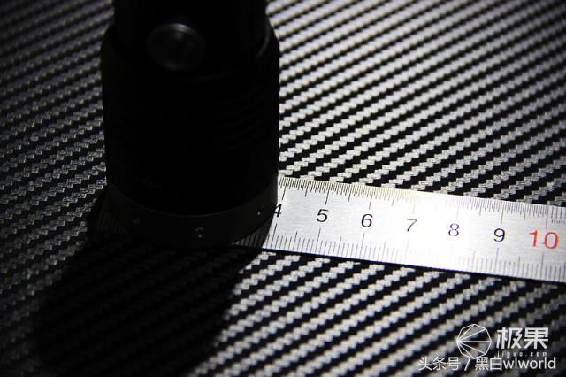 巴掌大的强光手电小钢炮,强光家用手电筒远射超亮