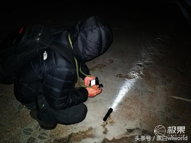 巴掌大的强光手电小钢炮,强光家用手电筒远射超亮