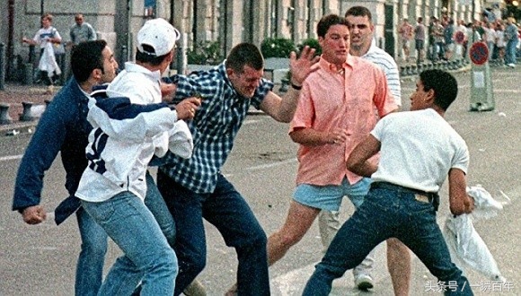足球史上最严重的球场打架事件,足球史上最严重的球迷惨案