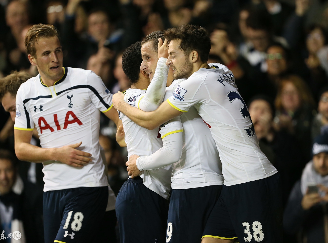 被乱拳打死！曼联中场老驴拉磨，双后腰穆帅必须砍掉一人