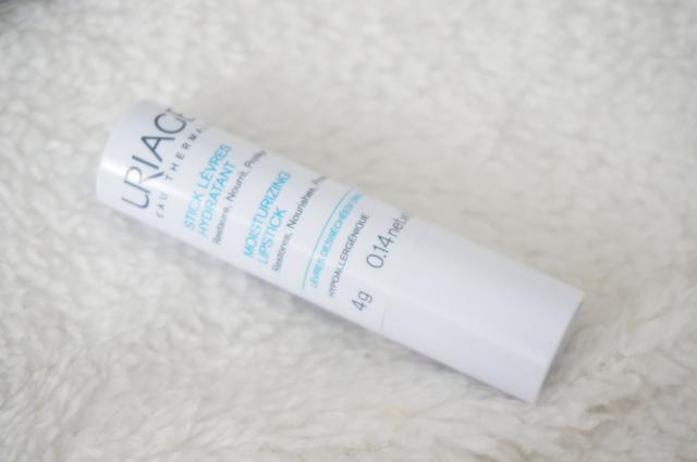 冬季唇干裂起皮用什么唇部精华,冬季唇干裂起皮用什么唇膏