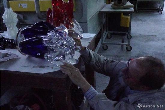 当代国际范“曾振伟的快乐人”