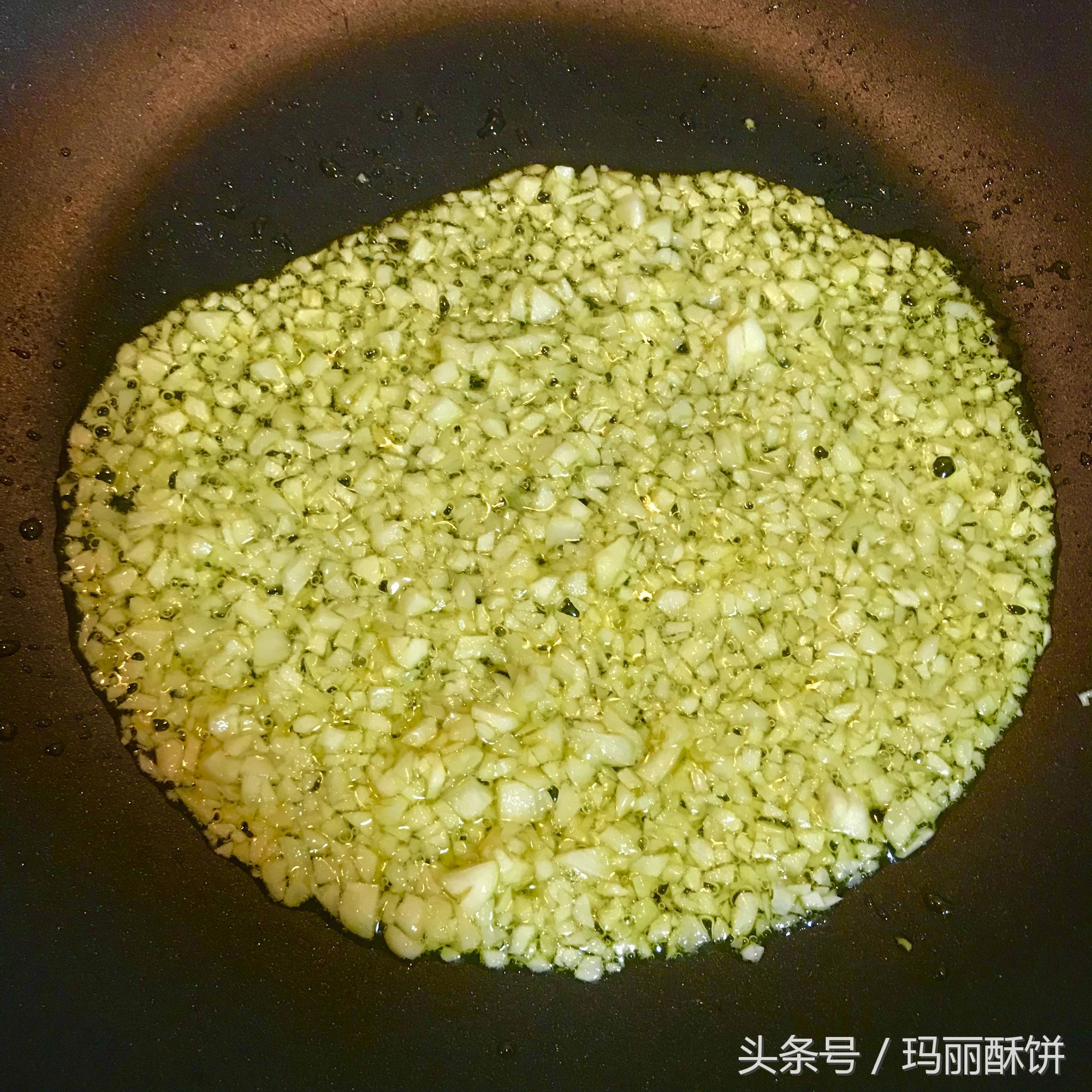 蒜蓉粉丝蒸扇贝怎么做好吃,蒜蓉粉丝蒸扇贝怎么做才好吃