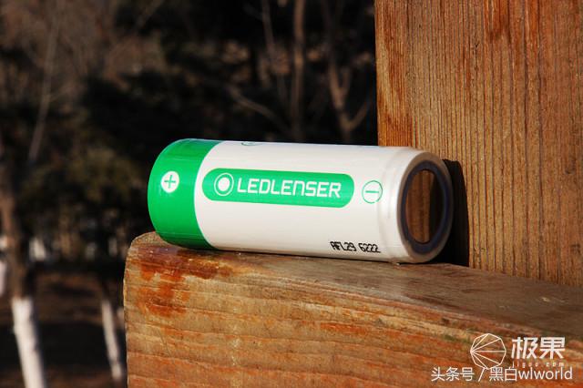 巴掌大的强光手电小钢炮,强光家用手电筒远射超亮