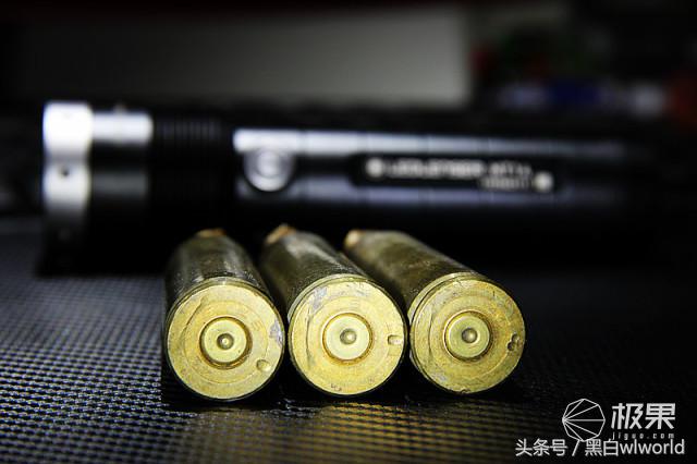 巴掌大的强光手电小钢炮,强光家用手电筒远射超亮