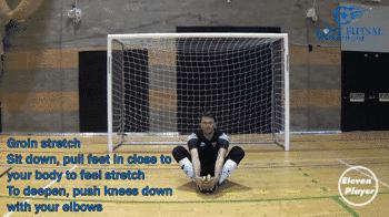 门将k字形封堵劈叉,5人足球门将出击教学