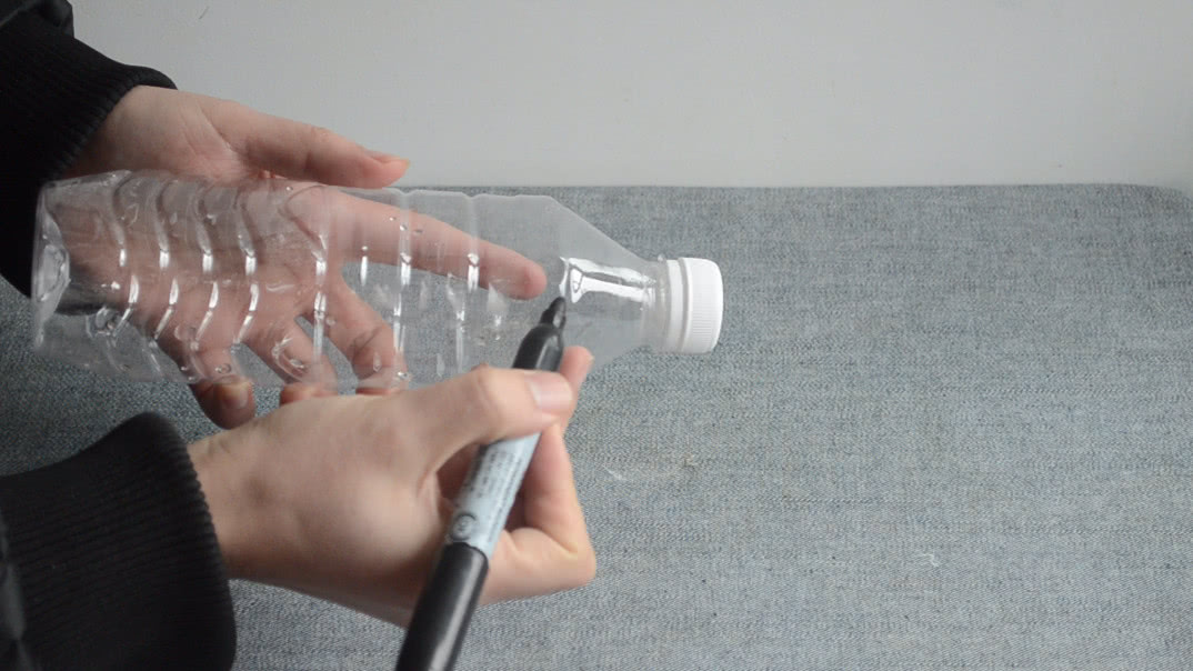 饮料瓶自制置物架,饮料瓶改置物架