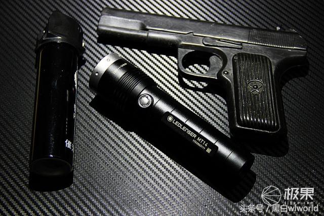 巴掌大的强光手电小钢炮,强光家用手电筒远射超亮