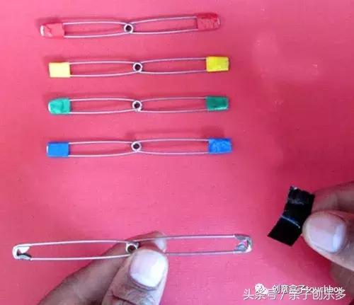 周末在家给孩子做什么玩具,熊孩子在家玩手机