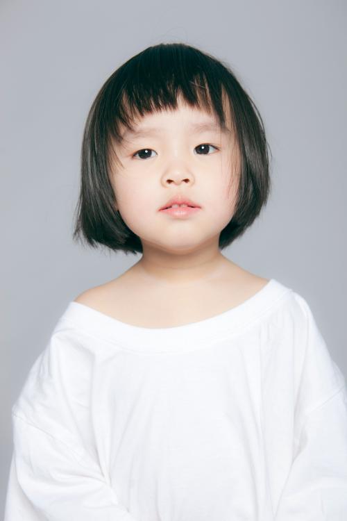 怎样梳小朋友的公主发型,怎么梳儿童可爱小公主发型