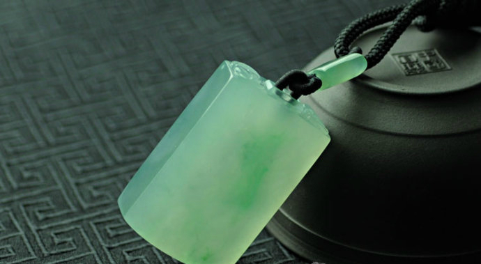 春已归来，看美人头上袅袅春幡，明日立春想想就春心荡漾