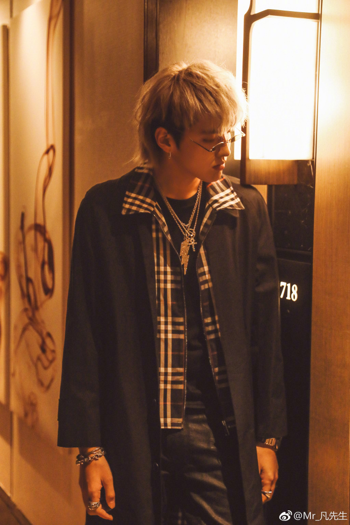 EXO回归艺人，黄子韬新歌获鹿晗力挺，张艺兴吴亦凡却从不问候