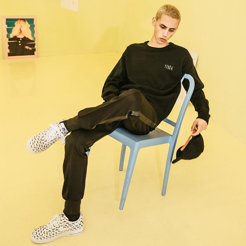 小脚牛仔裤帅气到爆,黑色小脚裤酷帅穿搭