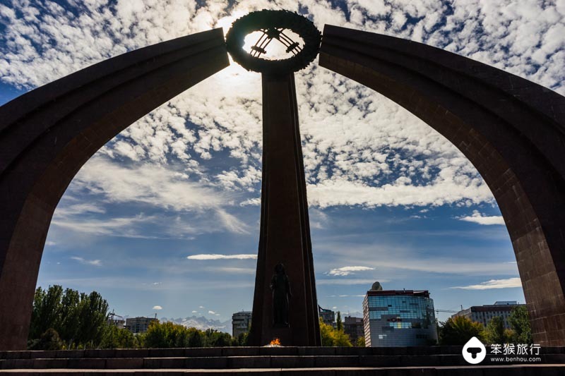 这里曾是中国领土，被誉为「中亚瑞士」，游客3天拿到电子签