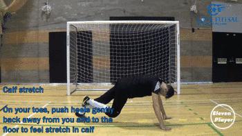 门将k字形封堵劈叉,5人足球门将出击教学