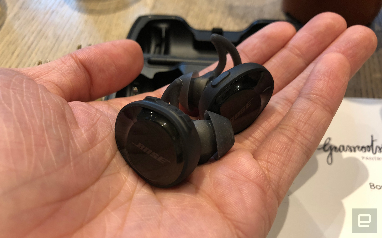 BoseSoundsportFree蓝牙耳机,bosesoundsportfree左耳朵没声