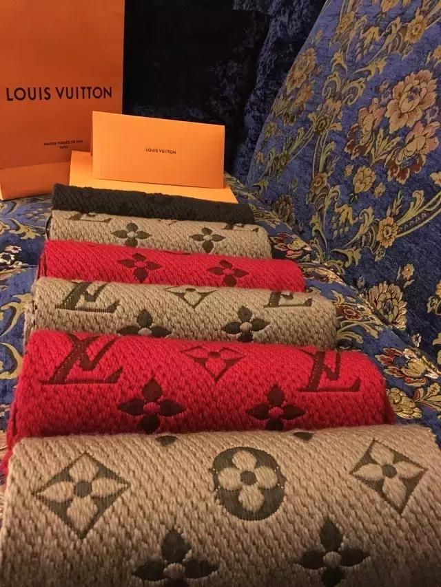 旧款lv围巾真假,lv真假围巾辨别最快的方法