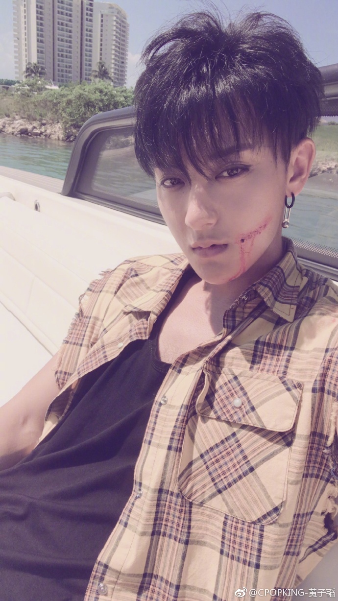 EXO回归艺人，黄子韬新歌获鹿晗力挺，张艺兴吴亦凡却从不问候