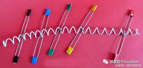 周末在家给孩子做什么玩具,熊孩子在家玩手机