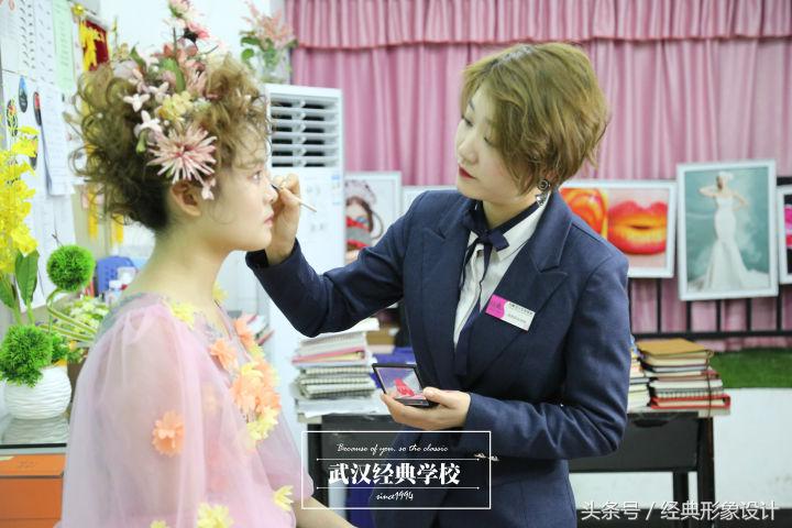武汉学化妆去哪个培训机构好,武汉学化妆美容哪个学校好