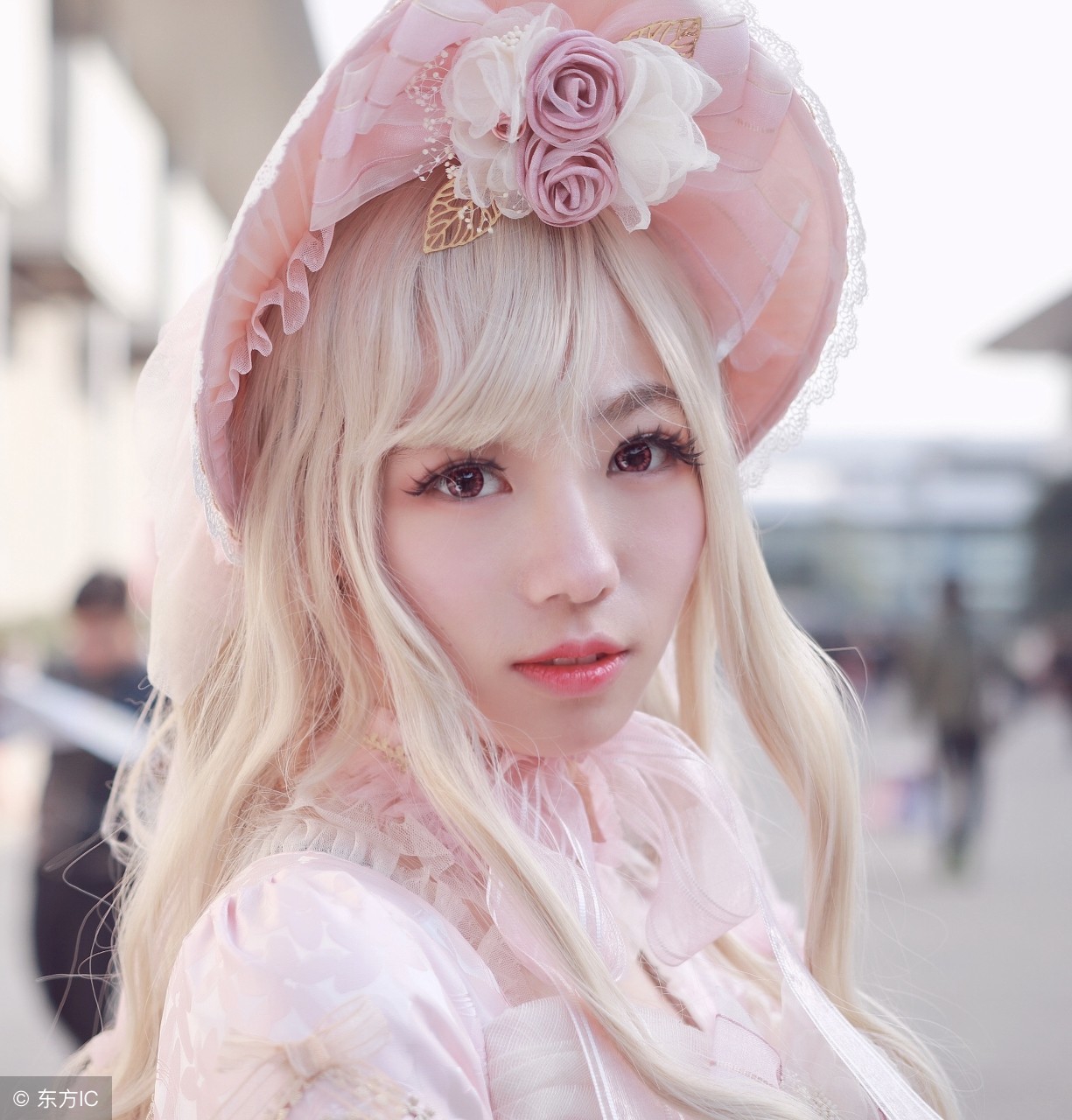 地摊卖什么最吸引人视频,地摊卖什么东西最好卖又赚钱