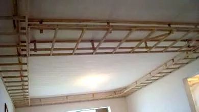 吊顶龙骨轻钢龙骨好还是木龙骨好,木龙骨和轻钢龙骨区别图片对比