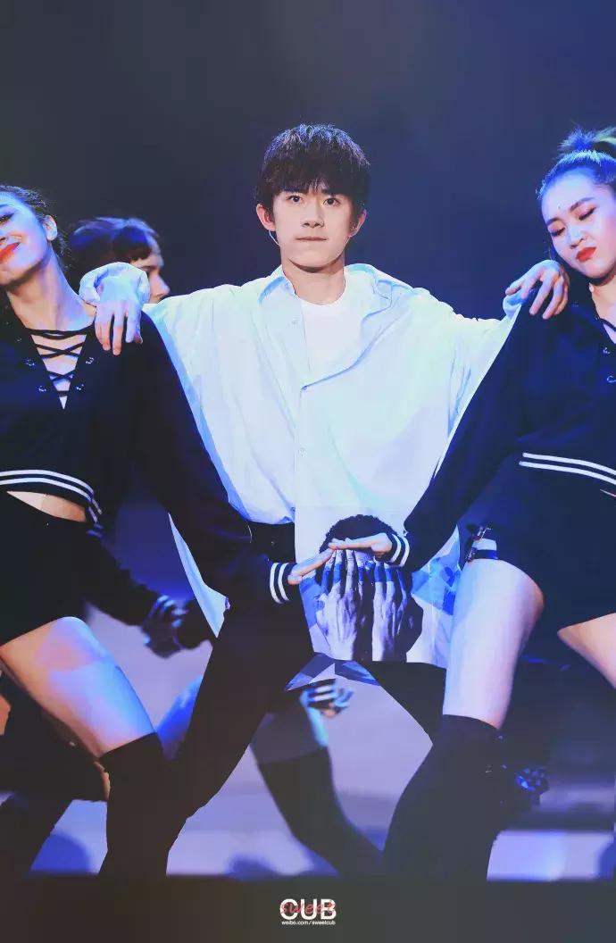 魔法城堡tfboys易烊千玺solo,易烊千玺个人舞台solo舞蹈