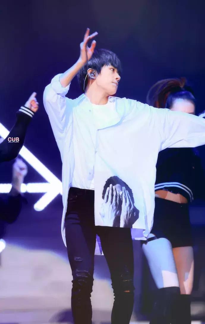 魔法城堡tfboys易烊千玺solo,易烊千玺个人舞台solo舞蹈